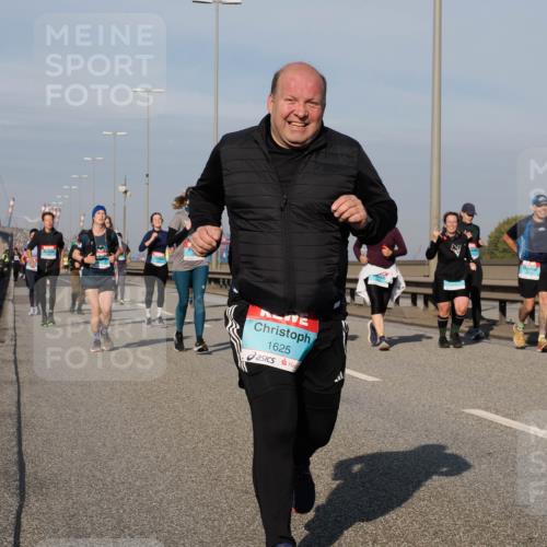03.10.2025 - Köhlbrandbrückenlauf Fabian Wolf http://msf.ph/oto/9068774 03.10.2025 10:11:22 Position 3 1625 meine-sportfotos.de