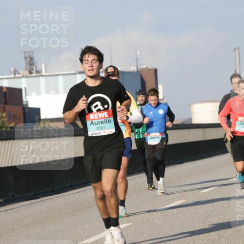 03.10.2025 - Köhlbrandbrückenlauf Jannik Wohlers http://msf.ph/oto/9068788 03.10.2025 09:48:05 Position 3 2901, 1165, 1273 meine-sportfotos.de