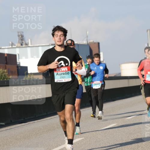03.10.2025 - Köhlbrandbrückenlauf Jannik Wohlers http://msf.ph/oto/9068793 03.10.2025 09:48:05 Position 3 2901, 1165, 1273 meine-sportfotos.de
