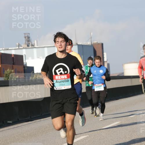 03.10.2025 - Köhlbrandbrückenlauf Jannik Wohlers http://msf.ph/oto/9068803 03.10.2025 09:48:05 Position 3 2901, 1165 meine-sportfotos.de
