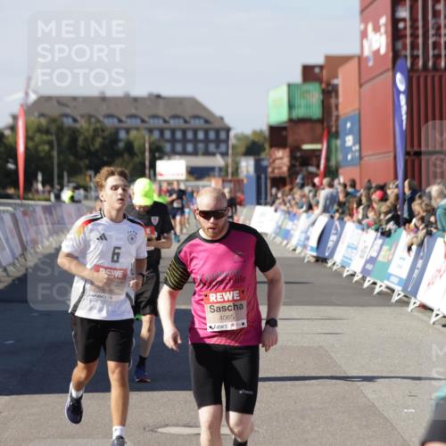 03.10.2025 - Köhlbrandbrückenlauf Jannik Wohlers http://msf.ph/oto/9068835 03.10.2025 13:13:30 Ziel 4065, 4324, 4383, 4448, 4580, 4595, 4853, 5034, 5147, 5261, 5358, 6788, 6789 meine-sportfotos.de