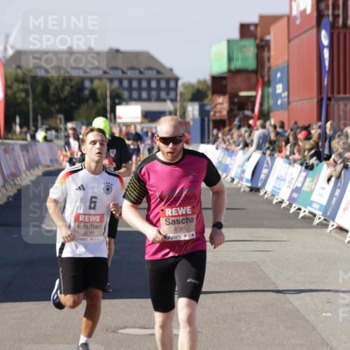 03.10.2025 - Köhlbrandbrückenlauf Jannik Wohlers http://msf.ph/oto/9068841 03.10.2025 13:13:30 Ziel 4065, 4324, 4383, 4448, 4580, 4595, 4853, 5034, 5147, 5261, 5358, 6788, 6789 meine-sportfotos.de