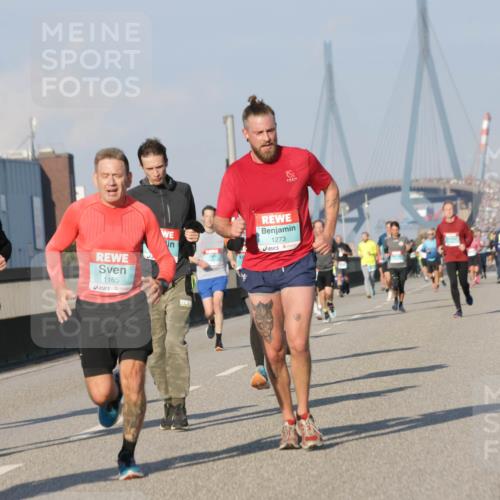 03.10.2025 - Köhlbrandbrückenlauf Jannik Wohlers http://msf.ph/oto/9068853 03.10.2025 09:48:07 Position 3 2947, 1165, 1273 meine-sportfotos.de