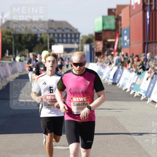 03.10.2025 - Köhlbrandbrückenlauf Jannik Wohlers http://msf.ph/oto/9068857 03.10.2025 13:13:31 Ziel 4065, 4324, 4383, 4448, 4580, 4595, 4853, 5034, 5147, 5261, 5358 meine-sportfotos.de