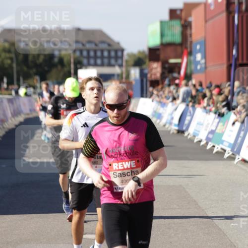 03.10.2025 - Köhlbrandbrückenlauf Jannik Wohlers http://msf.ph/oto/9068869 03.10.2025 13:13:31 Ziel 4065, 4324, 4383, 4448, 4580, 4595, 4853, 5034, 5147, 5261, 5358 meine-sportfotos.de