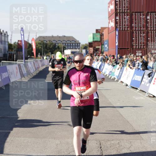 03.10.2025 - Köhlbrandbrückenlauf Jannik Wohlers http://msf.ph/oto/9068877 03.10.2025 13:13:31 Ziel 4065, 4324, 4383, 4448, 4580, 4595, 4853, 5034, 5147, 5261, 5358 meine-sportfotos.de