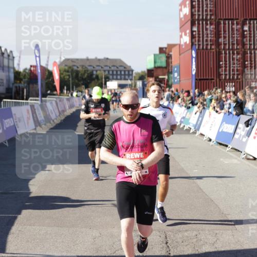 03.10.2025 - Köhlbrandbrückenlauf Jannik Wohlers http://msf.ph/oto/9068882 03.10.2025 13:13:32 Ziel 4065, 4324, 4383, 4448, 4580, 4595, 5147, 5261, 5358 meine-sportfotos.de