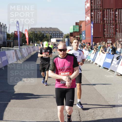 03.10.2025 - Köhlbrandbrückenlauf Jannik Wohlers http://msf.ph/oto/9068884 03.10.2025 13:13:32 Ziel 4065, 4324, 4383, 4448, 4580, 4595, 5147, 5261, 5358 meine-sportfotos.de