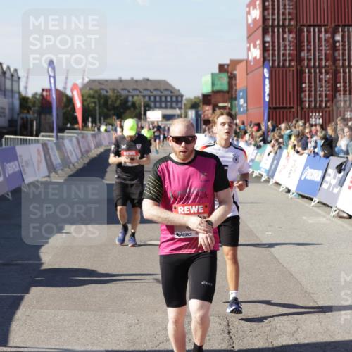 03.10.2025 - Köhlbrandbrückenlauf Jannik Wohlers http://msf.ph/oto/9068889 03.10.2025 13:13:32 Ziel 4065, 4324, 4383, 4448, 4580, 4595, 5147, 5261, 5358 meine-sportfotos.de