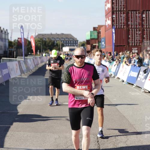 03.10.2025 - Köhlbrandbrückenlauf Jannik Wohlers http://msf.ph/oto/9068891 03.10.2025 13:13:32 Ziel 4065, 4324, 4383, 4448, 4580, 4595, 5147, 5261, 5358 meine-sportfotos.de