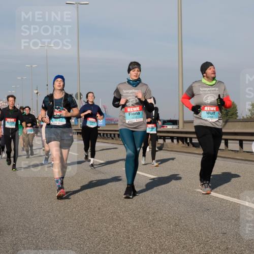 03.10.2025 - Köhlbrandbrückenlauf Fabian Wolf http://msf.ph/oto/9068893 03.10.2025 10:11:26 Position 3 2212, 2654, 2365, 2436 meine-sportfotos.de