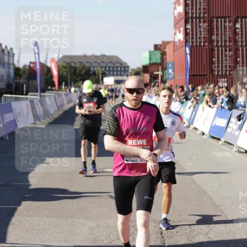 03.10.2025 - Köhlbrandbrückenlauf Jannik Wohlers http://msf.ph/oto/9068897 03.10.2025 13:13:32 Ziel 4065, 4324, 4383, 4448, 4580, 4595, 5147, 5261, 5358 meine-sportfotos.de