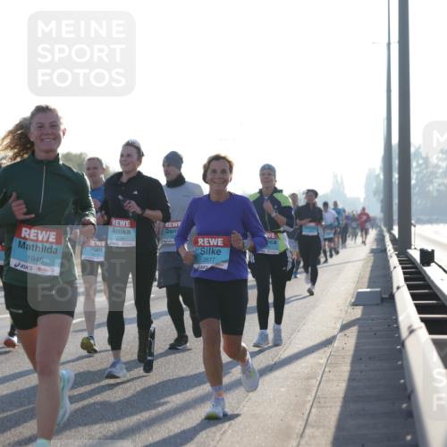 03.10.2025 - Köhlbrandbrückenlauf Jannik Wohlers http://msf.ph/oto/9068898 03.10.2025 09:16:45 Position 3 3791, 1946, 1238, 2677 meine-sportfotos.de