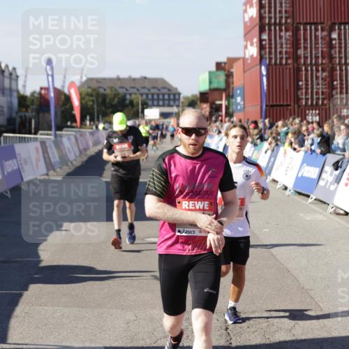 03.10.2025 - Köhlbrandbrückenlauf Jannik Wohlers http://msf.ph/oto/9068902 03.10.2025 13:13:32 Ziel 4065, 4324, 4383, 4448, 4580, 4595, 5147, 5261, 5358 meine-sportfotos.de