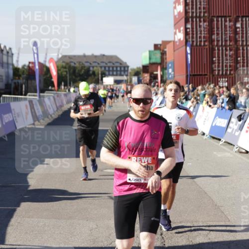03.10.2025 - Köhlbrandbrückenlauf Jannik Wohlers http://msf.ph/oto/9068908 03.10.2025 13:13:32 Ziel 4065, 4324, 4383, 4448, 4580, 4595, 5147, 5261, 5358 meine-sportfotos.de