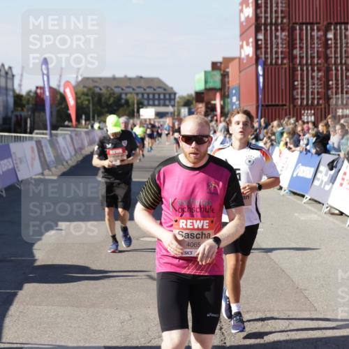 03.10.2025 - Köhlbrandbrückenlauf Jannik Wohlers http://msf.ph/oto/9068912 03.10.2025 13:13:32 Ziel 4065, 4324, 4383, 4448, 4580, 4595, 5147, 5261, 5358 meine-sportfotos.de