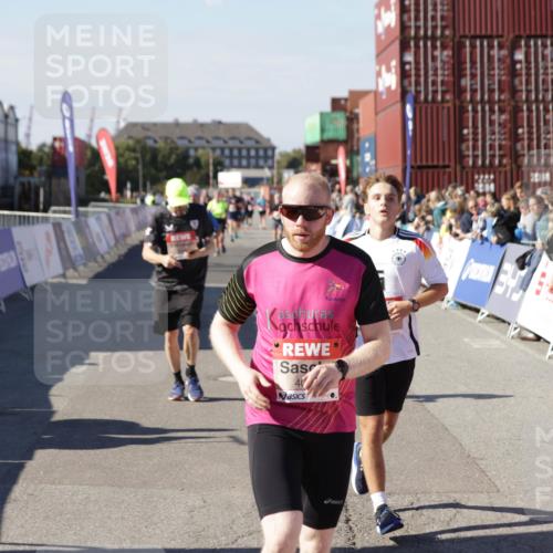 03.10.2025 - Köhlbrandbrückenlauf Jannik Wohlers http://msf.ph/oto/9068916 03.10.2025 13:13:32 Ziel 4065, 4324, 4383, 4448, 4580, 4595, 5147, 5261, 5358 meine-sportfotos.de