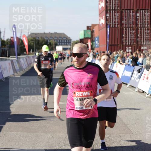 03.10.2025 - Köhlbrandbrückenlauf Jannik Wohlers http://msf.ph/oto/9068927 03.10.2025 13:13:32 Ziel 4065, 4324, 4383, 4448, 4580, 4595, 5147, 5261, 5358 meine-sportfotos.de