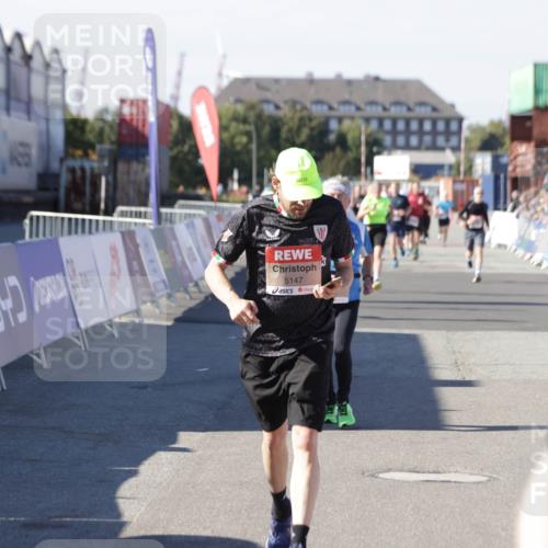 03.10.2025 - Köhlbrandbrückenlauf Jannik Wohlers http://msf.ph/oto/9068930 03.10.2025 13:13:33 Ziel 4065, 4324, 4383, 4448, 4461, 4580, 4595, 5147, 5261, 5358 meine-sportfotos.de