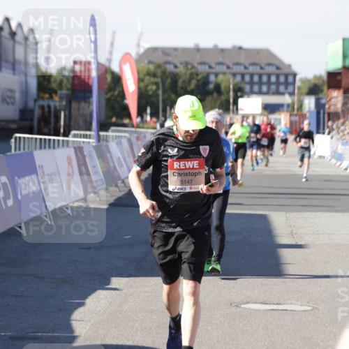 03.10.2025 - Köhlbrandbrückenlauf Jannik Wohlers http://msf.ph/oto/9068935 03.10.2025 13:13:33 Ziel 4065, 4324, 4383, 4448, 4461, 4580, 4595, 5147, 5261, 5358 meine-sportfotos.de