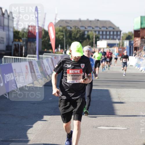 03.10.2025 - Köhlbrandbrückenlauf Jannik Wohlers http://msf.ph/oto/9068937 03.10.2025 13:13:33 Ziel 4065, 4324, 4383, 4448, 4461, 4580, 4595, 5147, 5261, 5358 meine-sportfotos.de