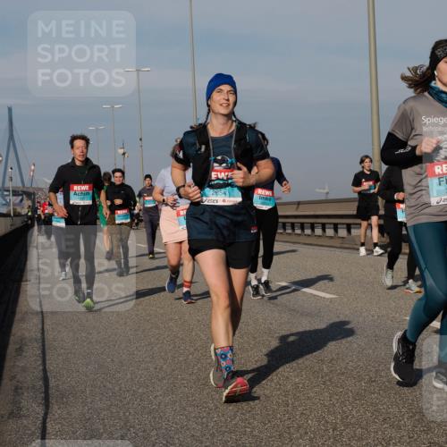 03.10.2025 - Köhlbrandbrückenlauf Fabian Wolf http://msf.ph/oto/9068940 03.10.2025 10:11:27 Position 3 1221, 2212, 2654 meine-sportfotos.de