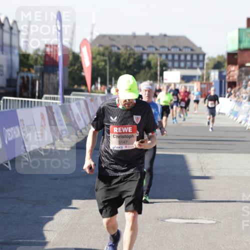 03.10.2025 - Köhlbrandbrückenlauf Jannik Wohlers http://msf.ph/oto/9068943 03.10.2025 13:13:33 Ziel 4065, 4324, 4383, 4448, 4461, 4580, 4595, 5147, 5261, 5358 meine-sportfotos.de