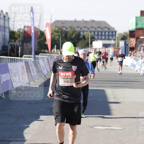 03.10.2025 - Köhlbrandbrückenlauf Jannik Wohlers http://msf.ph/oto/9068951 03.10.2025 13:13:33 Ziel 4065, 4324, 4383, 4448, 4461, 4580, 4595, 5147, 5261, 5358 meine-sportfotos.de
