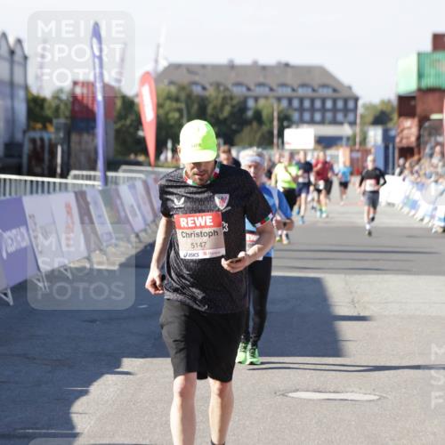 03.10.2025 - Köhlbrandbrückenlauf Jannik Wohlers http://msf.ph/oto/9068955 03.10.2025 13:13:33 Ziel 4065, 4324, 4383, 4448, 4461, 4580, 4595, 5147, 5261, 5358 meine-sportfotos.de