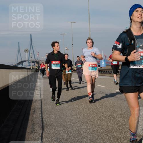 03.10.2025 - Köhlbrandbrückenlauf Fabian Wolf http://msf.ph/oto/9068958 03.10.2025 10:11:28 Position 3 1221, 2668, 2654 meine-sportfotos.de
