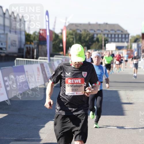 03.10.2025 - Köhlbrandbrückenlauf Jannik Wohlers http://msf.ph/oto/9068959 03.10.2025 13:13:34 Ziel 4065, 4324, 4383, 4448, 4461, 4580, 4595, 5147, 5358, 5908 meine-sportfotos.de