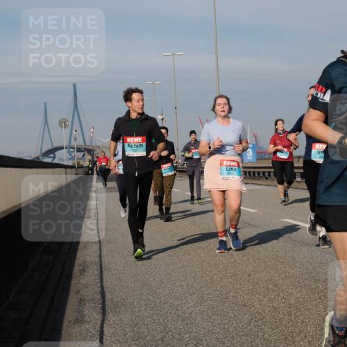 03.10.2025 - Köhlbrandbrückenlauf Fabian Wolf http://msf.ph/oto/9068965 03.10.2025 10:11:28 Position 3 1221, 2668, 3, 225, 54 meine-sportfotos.de