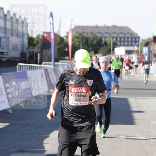 03.10.2025 - Köhlbrandbrückenlauf Jannik Wohlers http://msf.ph/oto/9068966 03.10.2025 13:13:34 Ziel 4065, 4324, 4383, 4448, 4461, 4580, 4595, 5147, 5358, 5908 meine-sportfotos.de