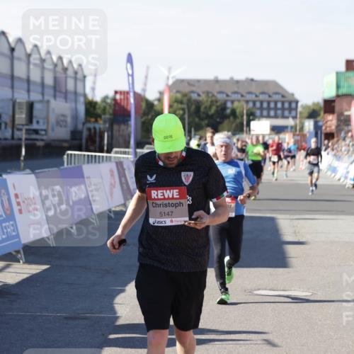 03.10.2025 - Köhlbrandbrückenlauf Jannik Wohlers http://msf.ph/oto/9068976 03.10.2025 13:13:34 Ziel 4065, 4324, 4383, 4448, 4461, 4580, 4595, 5147, 5358, 5908 meine-sportfotos.de