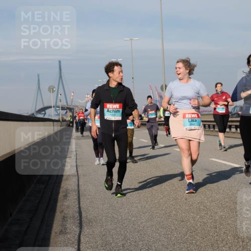 03.10.2025 - Köhlbrandbrückenlauf Fabian Wolf http://msf.ph/oto/9068988 03.10.2025 10:11:29 Position 3 1221, 2668, 2252 meine-sportfotos.de