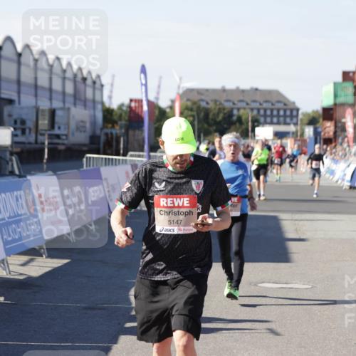 03.10.2025 - Köhlbrandbrückenlauf Jannik Wohlers http://msf.ph/oto/9068993 03.10.2025 13:13:34 Ziel 4065, 4324, 4383, 4448, 4461, 4580, 4595, 5147, 5358, 5908 meine-sportfotos.de