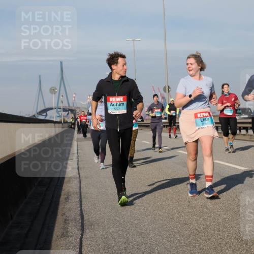 03.10.2025 - Köhlbrandbrückenlauf Fabian Wolf http://msf.ph/oto/9068999 03.10.2025 10:11:29 Position 3 1221, 2668, 2252 meine-sportfotos.de