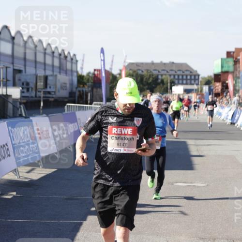 03.10.2025 - Köhlbrandbrückenlauf Jannik Wohlers http://msf.ph/oto/9069000 03.10.2025 13:13:34 Ziel 4065, 4324, 4383, 4448, 4461, 4580, 4595, 5147, 5358, 5908 meine-sportfotos.de