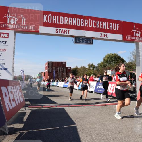 03.10.2025 - Köhlbrandbrückenlauf Lena Gebhardt http://msf.ph/oto/9069001 03.10.2025 13:33:59 Ziel 4919, 4970, 5036, 5300, 6246, 6420, 6421 meine-sportfotos.de