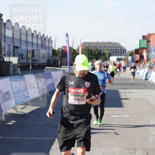 03.10.2025 - Köhlbrandbrückenlauf Jannik Wohlers http://msf.ph/oto/9069004 03.10.2025 13:13:35 Ziel 4065, 4324, 4383, 4448, 4461, 4580, 4595, 5147, 5908 meine-sportfotos.de