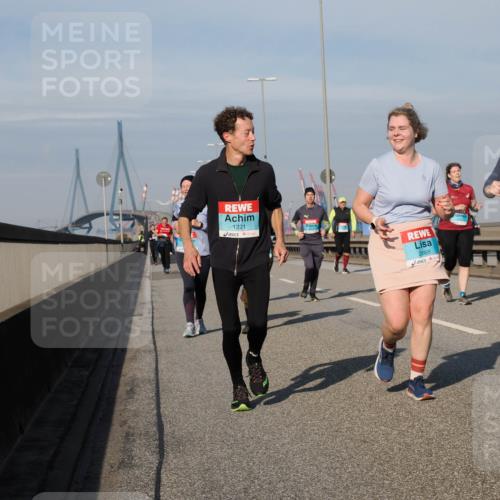 03.10.2025 - Köhlbrandbrückenlauf Fabian Wolf http://msf.ph/oto/9069005 03.10.2025 10:11:29 Position 3 1221, 2668, 2252 meine-sportfotos.de