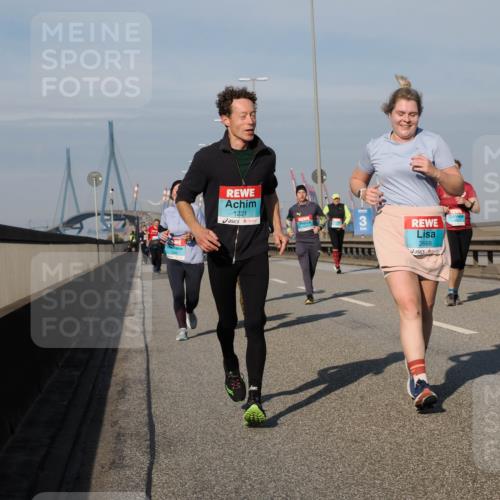 03.10.2025 - Köhlbrandbrückenlauf Fabian Wolf http://msf.ph/oto/9069014 03.10.2025 10:11:29 Position 3 1221, 2668, 2252 meine-sportfotos.de