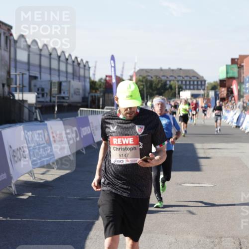 03.10.2025 - Köhlbrandbrückenlauf Jannik Wohlers http://msf.ph/oto/9069018 03.10.2025 13:13:35 Ziel 4065, 4324, 4383, 4448, 4461, 4580, 4595, 5147, 5908 meine-sportfotos.de