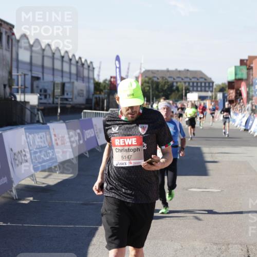 03.10.2025 - Köhlbrandbrückenlauf Jannik Wohlers http://msf.ph/oto/9069021 03.10.2025 13:13:35 Ziel 4065, 4324, 4383, 4448, 4461, 4580, 4595, 5147, 5908 meine-sportfotos.de