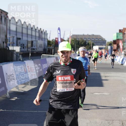 03.10.2025 - Köhlbrandbrückenlauf Jannik Wohlers http://msf.ph/oto/9069031 03.10.2025 13:13:35 Ziel 4065, 4324, 4383, 4448, 4461, 4580, 4595, 5147, 5908 meine-sportfotos.de