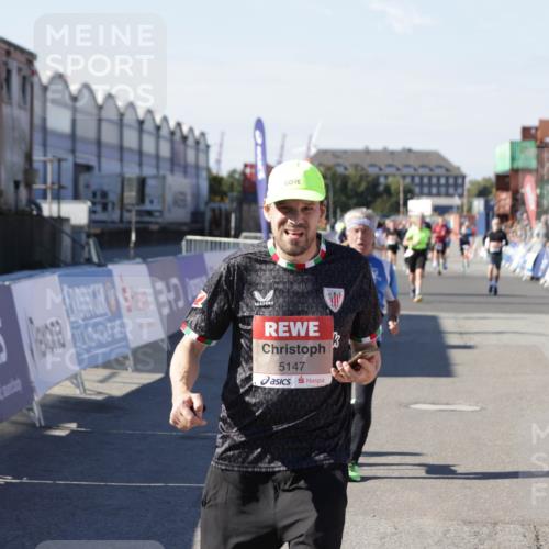 03.10.2025 - Köhlbrandbrückenlauf Jannik Wohlers http://msf.ph/oto/9069041 03.10.2025 13:13:35 Ziel 4065, 4324, 4383, 4448, 4461, 4580, 4595, 5147, 5908 meine-sportfotos.de