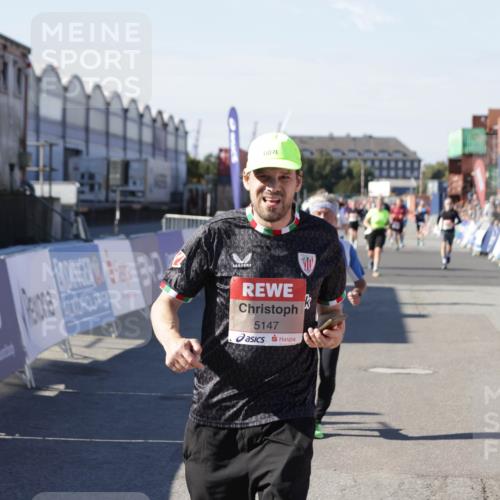03.10.2025 - Köhlbrandbrückenlauf Jannik Wohlers http://msf.ph/oto/9069045 03.10.2025 13:13:35 Ziel 4065, 4324, 4383, 4448, 4461, 4580, 4595, 5147, 5908 meine-sportfotos.de