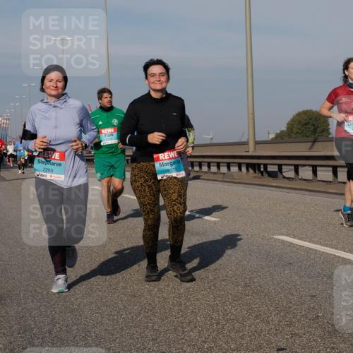 03.10.2025 - Köhlbrandbrückenlauf Fabian Wolf http://msf.ph/oto/9069072 03.10.2025 10:11:33 Position 3 2265, 2379, 2332 meine-sportfotos.de