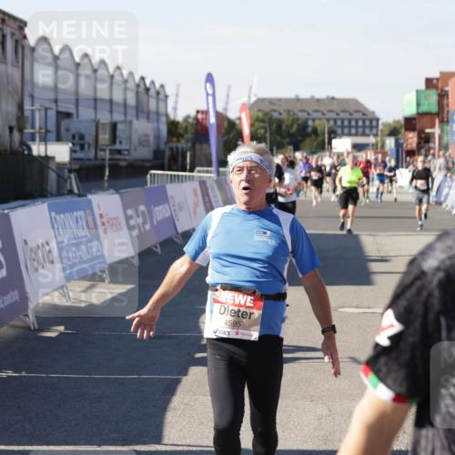 03.10.2025 - Köhlbrandbrückenlauf Jannik Wohlers http://msf.ph/oto/9069073 03.10.2025 13:13:37 Ziel 4065, 4324, 4448, 4461, 4580, 4595, 5147, 5908, 6116, 6363 meine-sportfotos.de
