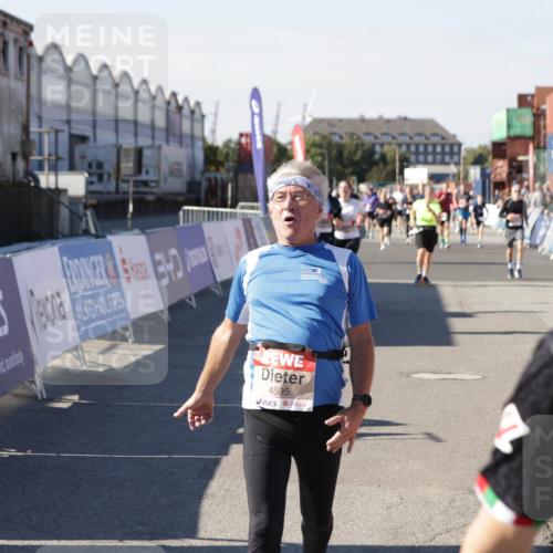 03.10.2025 - Köhlbrandbrückenlauf Jannik Wohlers http://msf.ph/oto/9069083 03.10.2025 13:13:37 Ziel 4065, 4324, 4448, 4461, 4580, 4595, 5147, 5908, 6116, 6363 meine-sportfotos.de